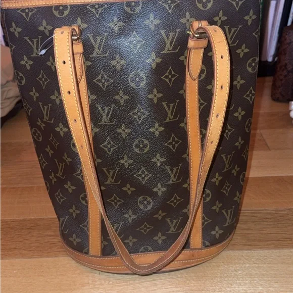 Louis Vuitton Bucket Monogram Shoulder Bag - Picture 14 of 17